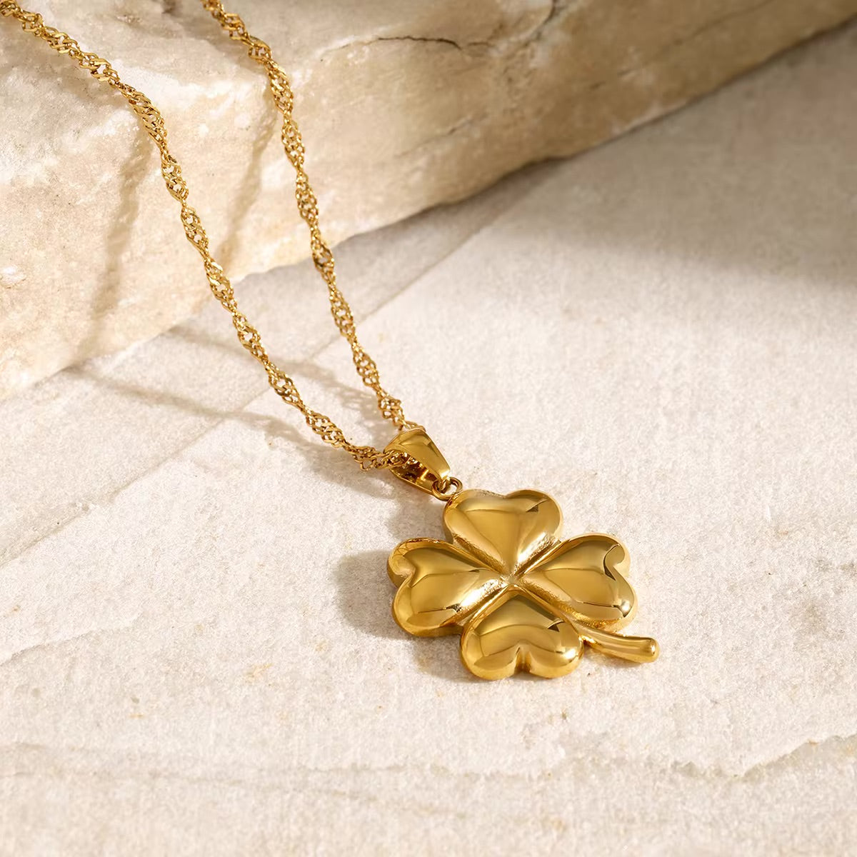 Ella Clover Gold Necklace