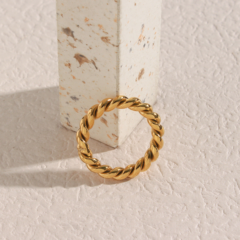 Melody Gold Twist Ring